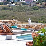 Syros Grace Eco-villa With Jacuzzi & Stuning Views ヴィラ